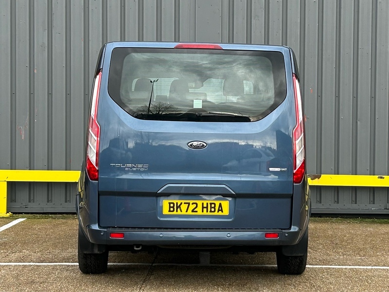 Ford 2.0 320 EcoBlue MHEV Titanium Minibus Double Cab 5dr Diesel Manual L2 Euro 6 (s/s) (130 ps)