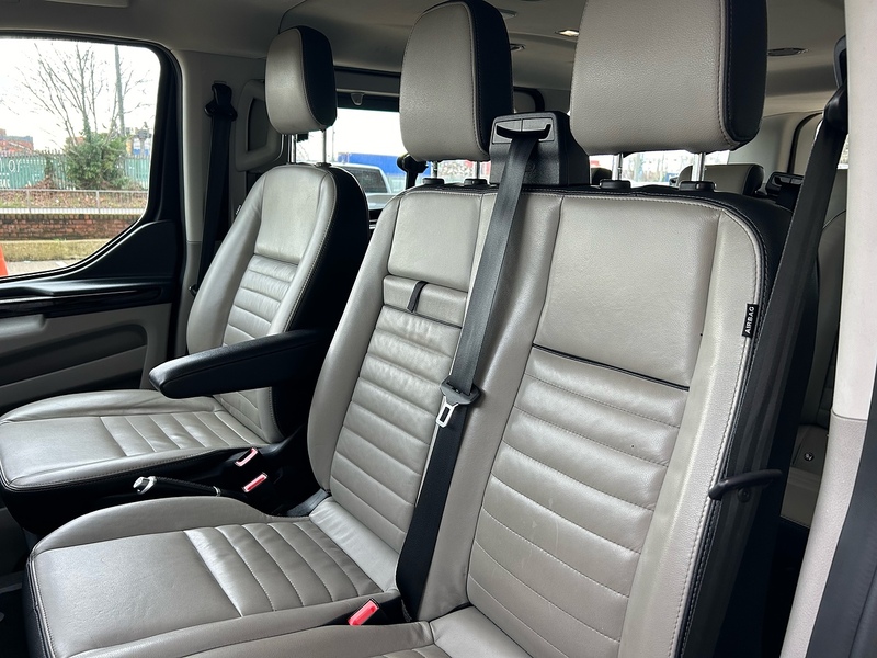 Ford 2.0 320 EcoBlue MHEV Titanium Minibus Double Cab 5dr Diesel Manual L2 Euro 6 (s/s) (130 ps)