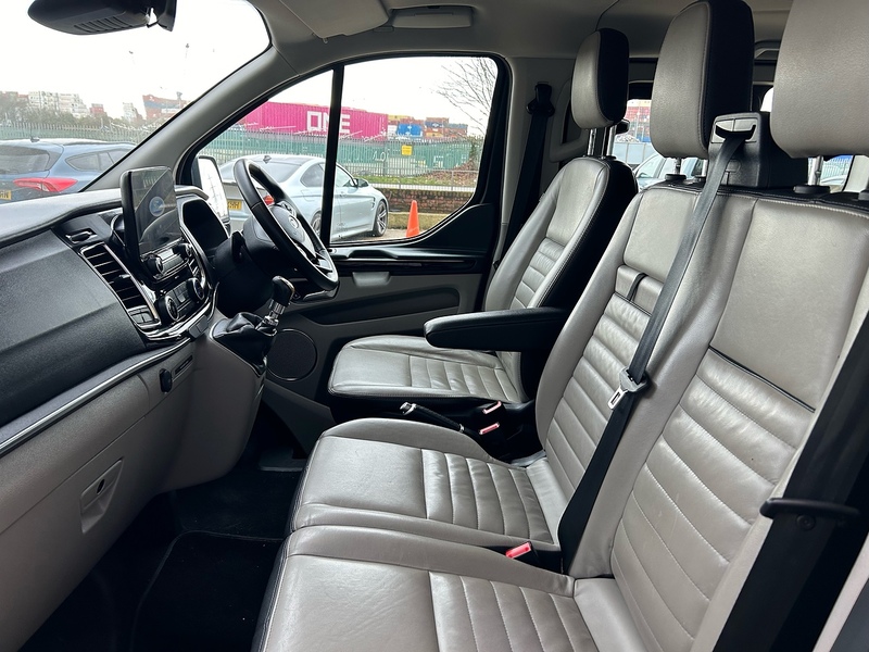 Ford 2.0 320 EcoBlue MHEV Titanium Minibus Double Cab 5dr Diesel Manual L2 Euro 6 (s/s) (130 ps)