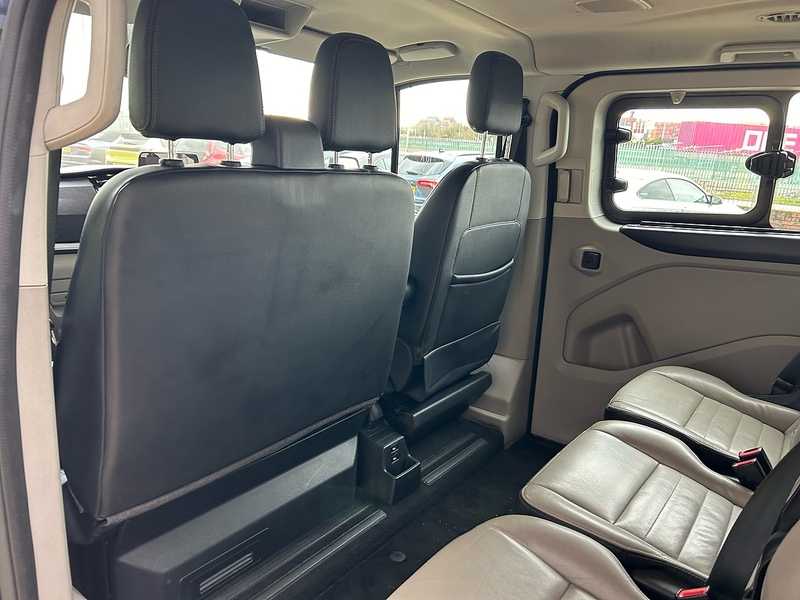 Ford 2.0 320 EcoBlue MHEV Titanium Minibus Double Cab 5dr Diesel Manual L2 Euro 6 (s/s) (130 ps)