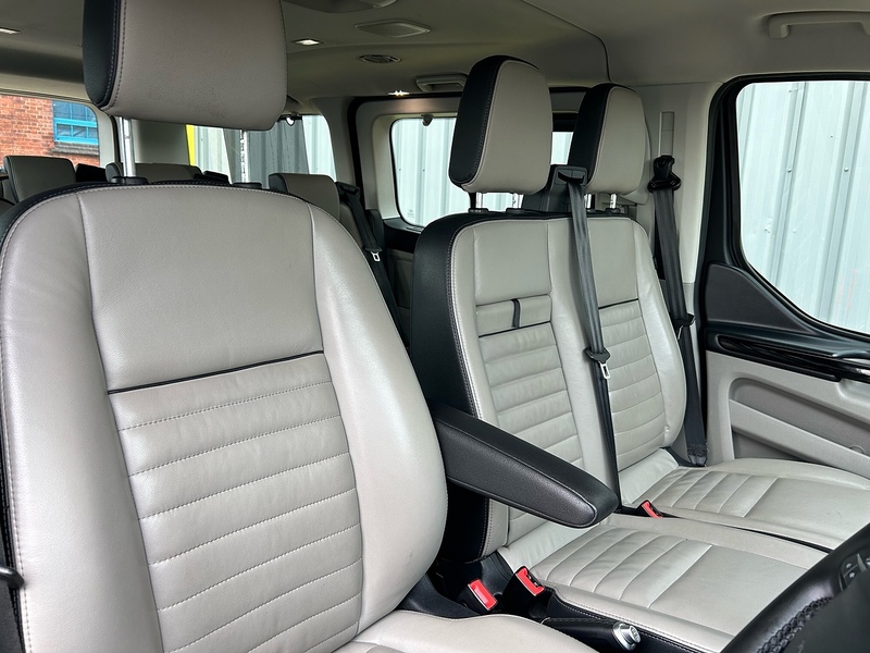 Ford 2.0 320 EcoBlue MHEV Titanium Minibus Double Cab 5dr Diesel Manual L2 Euro 6 (s/s) (130 ps)