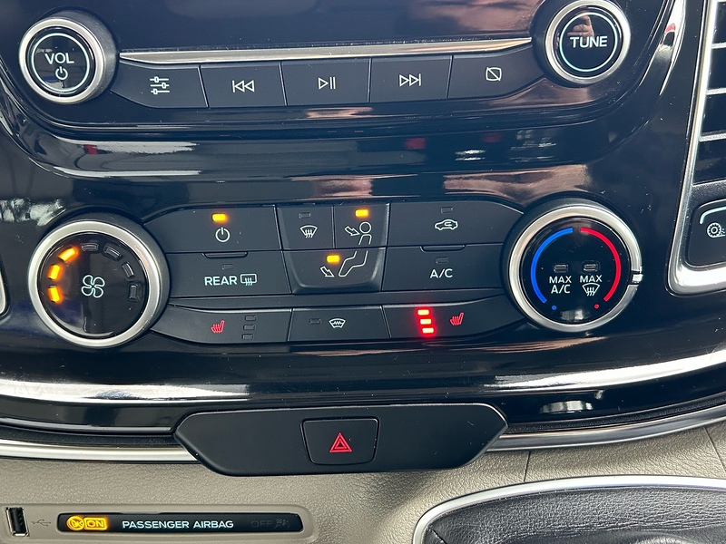 Ford 2.0 320 EcoBlue MHEV Titanium Minibus Double Cab 5dr Diesel Manual L2 Euro 6 (s/s) (130 ps)