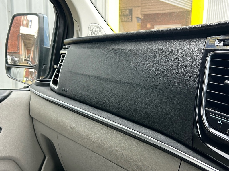 Ford 2.0 320 EcoBlue MHEV Titanium Minibus Double Cab 5dr Diesel Manual L2 Euro 6 (s/s) (130 ps)