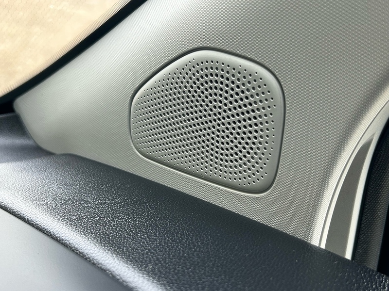 Ford 2.0 320 EcoBlue MHEV Titanium Minibus Double Cab 5dr Diesel Manual L2 Euro 6 (s/s) (130 ps)