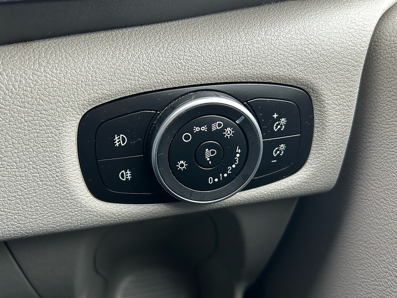 Ford 2.0 320 EcoBlue MHEV Titanium Minibus Double Cab 5dr Diesel Manual L2 Euro 6 (s/s) (130 ps)