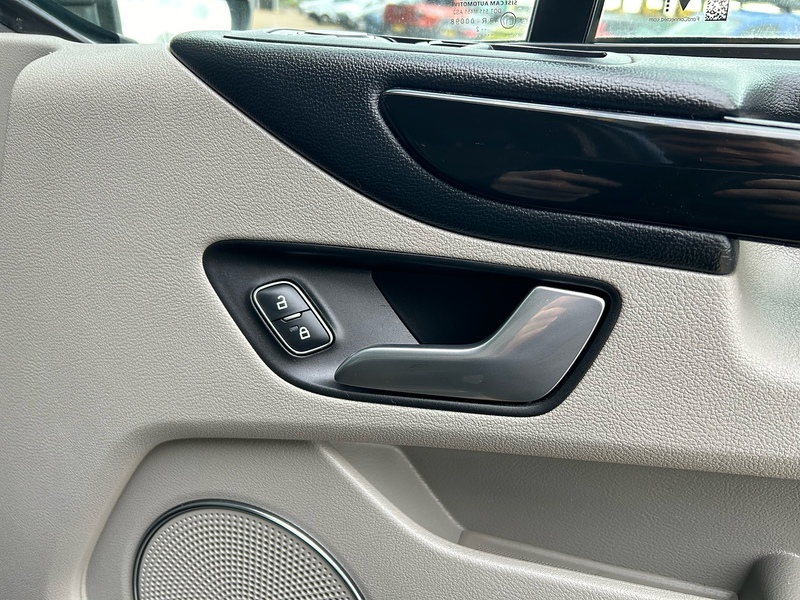 Ford 2.0 320 EcoBlue MHEV Titanium Minibus Double Cab 5dr Diesel Manual L2 Euro 6 (s/s) (130 ps)