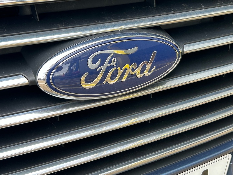 Ford 2.0 320 EcoBlue MHEV Titanium Minibus Double Cab 5dr Diesel Manual L2 Euro 6 (s/s) (130 ps)