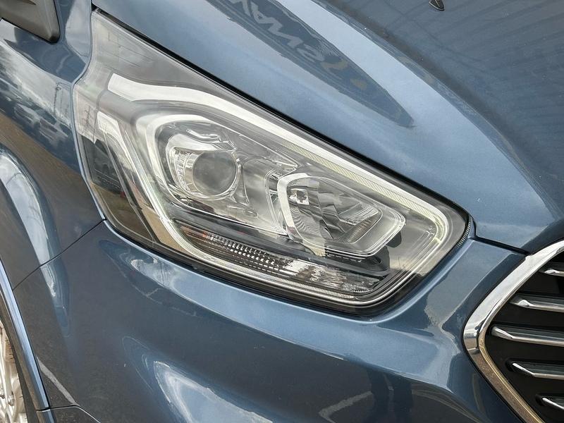 Ford 2.0 320 EcoBlue MHEV Titanium Minibus Double Cab 5dr Diesel Manual L2 Euro 6 (s/s) (130 ps)