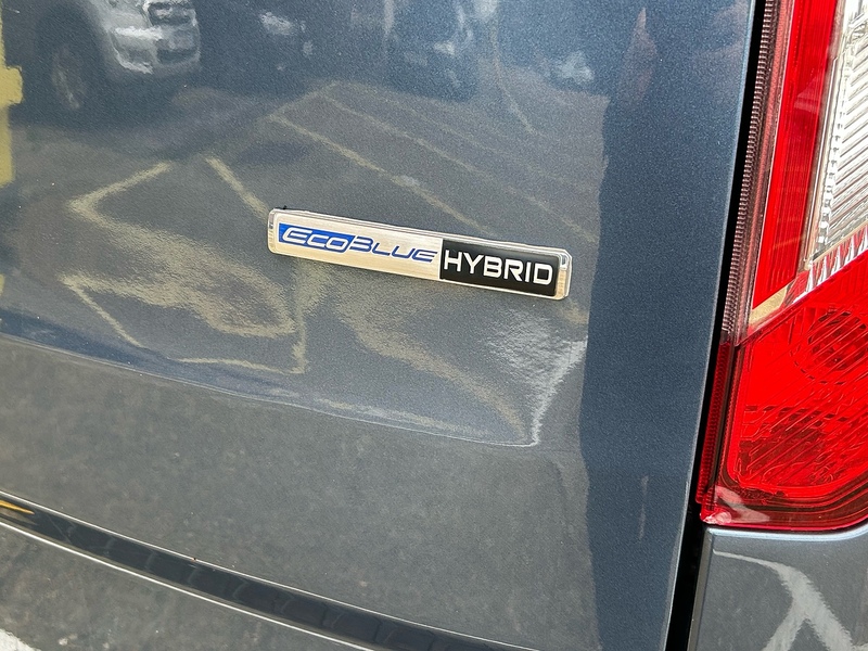 Ford 2.0 320 EcoBlue MHEV Titanium Minibus Double Cab 5dr Diesel Manual L2 Euro 6 (s/s) (130 ps)