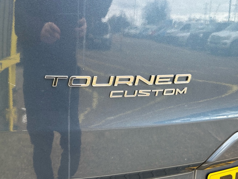 Ford 2.0 320 EcoBlue MHEV Titanium Minibus Double Cab 5dr Diesel Manual L2 Euro 6 (s/s) (130 ps)