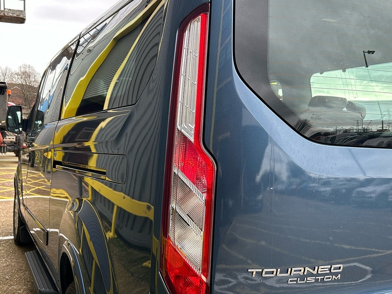 Ford 2.0 320 EcoBlue MHEV Titanium Minibus Double Cab 5dr Diesel Manual L2 Euro 6 (s/s) (130 ps)