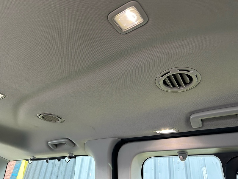 Ford 2.0 320 EcoBlue MHEV Titanium Minibus Double Cab 5dr Diesel Manual L2 Euro 6 (s/s) (130 ps)