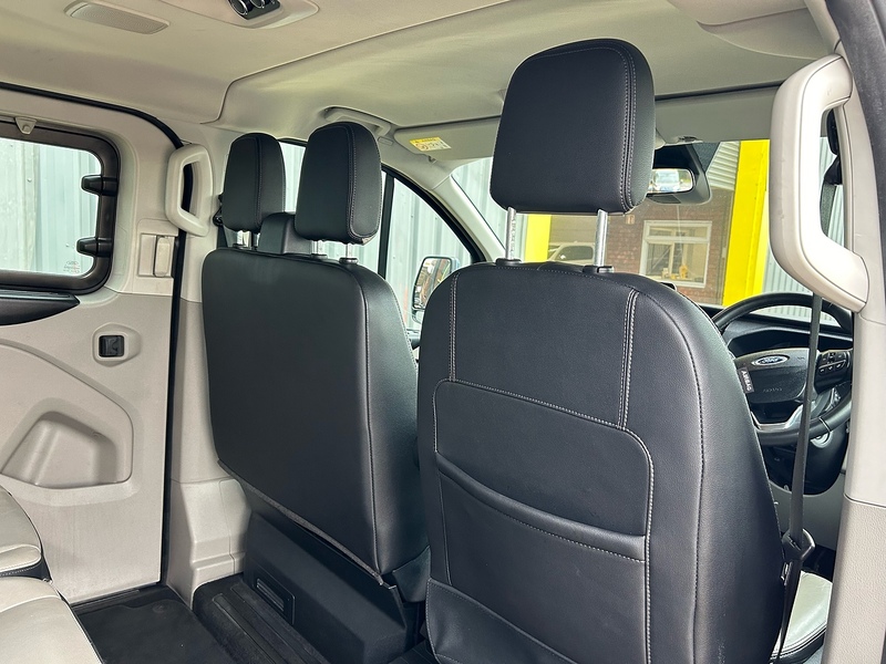 Ford 2.0 320 EcoBlue MHEV Titanium Minibus Double Cab 5dr Diesel Manual L2 Euro 6 (s/s) (130 ps)