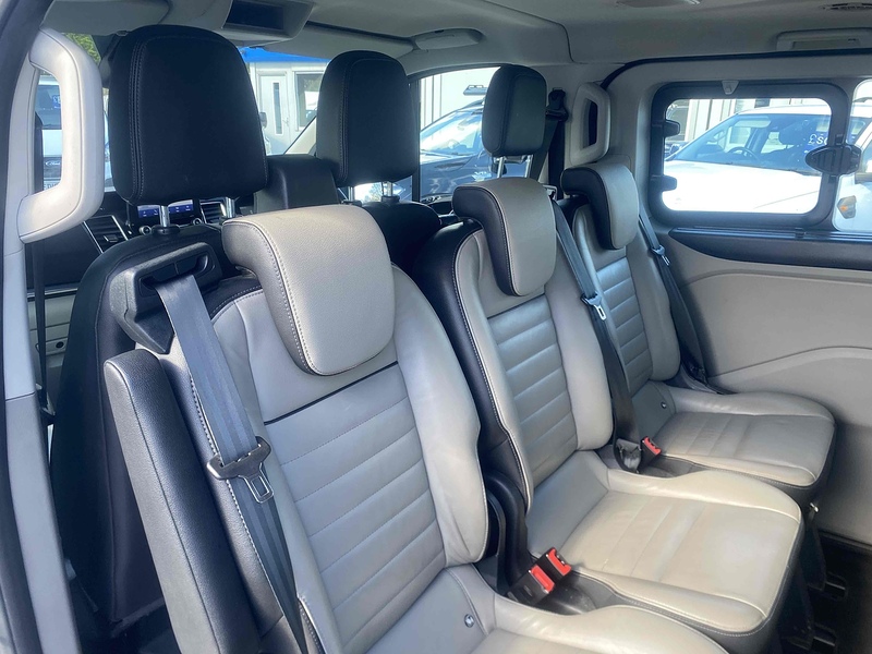 Ford 2.0 320 EcoBlue MHEV Titanium Minibus Double Cab 5dr Diesel Manual L2 Euro 6 (s/s) (130 ps)