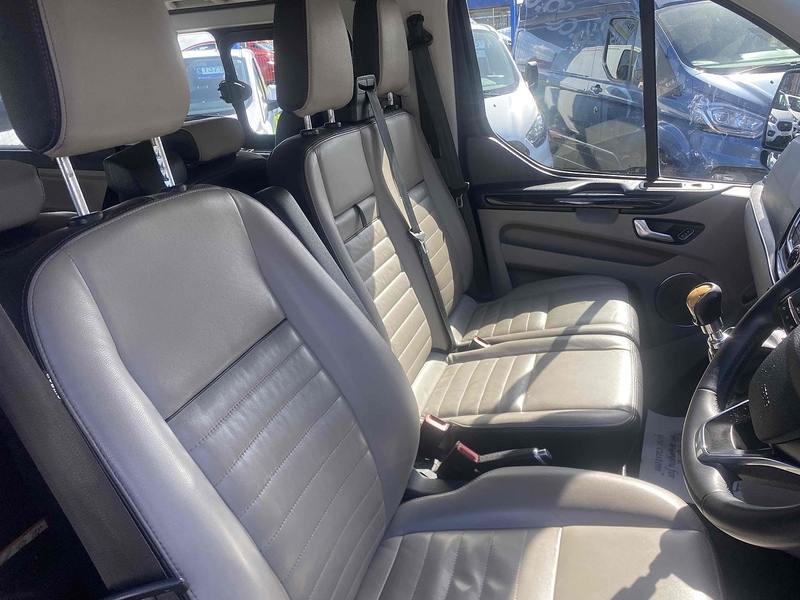 Ford 2.0 320 EcoBlue MHEV Titanium Minibus Double Cab 5dr Diesel Manual L2 Euro 6 (s/s) (130 ps)