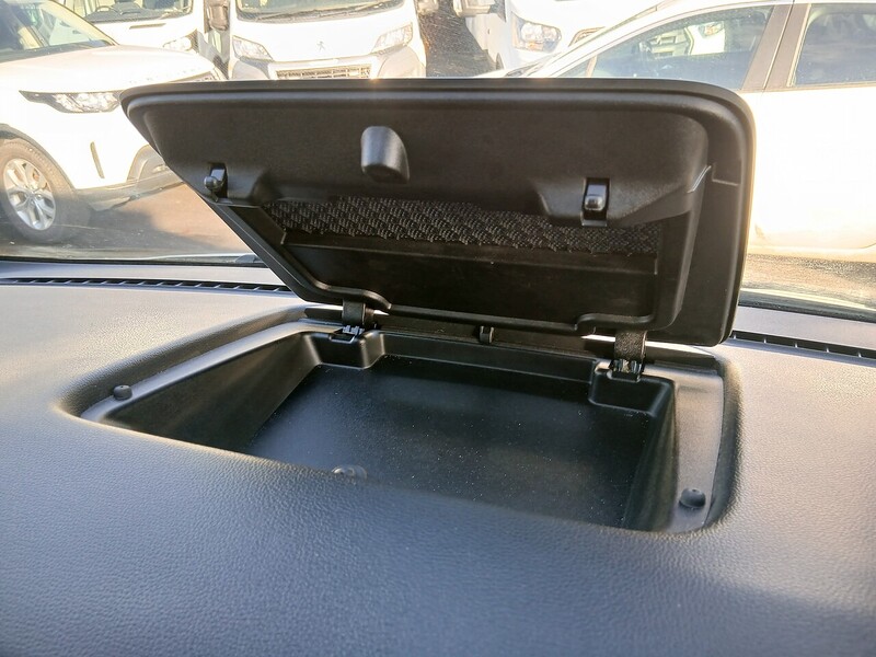 Ford 2.0 320 EcoBlue Titanium Minibus Double Cab 5dr Diesel Auto L2 Euro 6 (s/s) (130 ps)