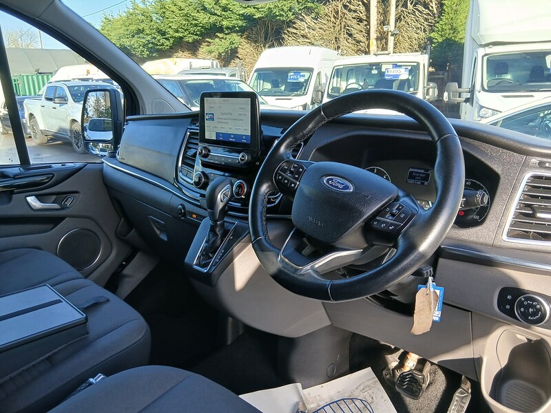 Ford 2.0 320 EcoBlue Titanium Minibus Double Cab 5dr Diesel Auto L2 Euro 6 (s/s) (130 ps)