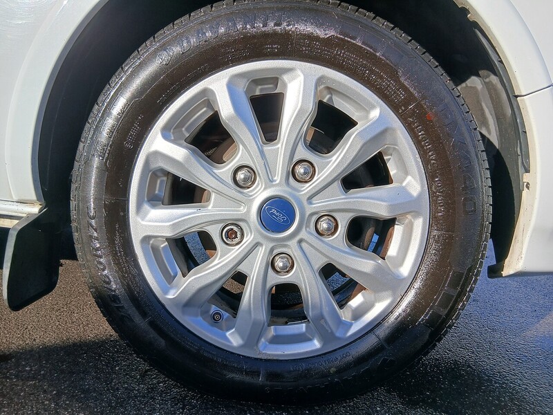 Ford 2.0 320 EcoBlue Titanium Minibus Double Cab 5dr Diesel Auto L2 Euro 6 (s/s) (130 ps)