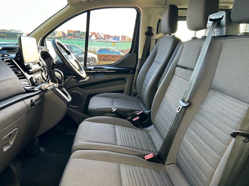 Ford 2.0 320 EcoBlue Titanium Minibus Double Cab 5dr Diesel Auto L2 Euro 6 (s/s) (130 ps)