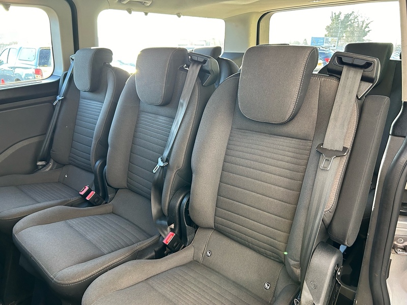 Ford 2.0 320 EcoBlue Titanium Minibus Double Cab 5dr Diesel Auto L2 Euro 6 (s/s) (130 ps)