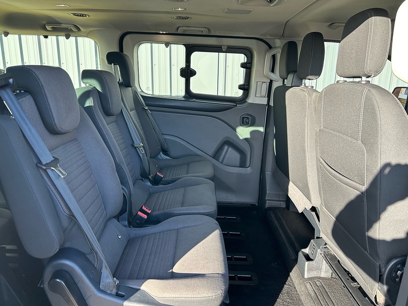 Ford 2.0 320 EcoBlue Titanium Minibus Double Cab 5dr Diesel Auto L2 Euro 6 (s/s) (130 ps)