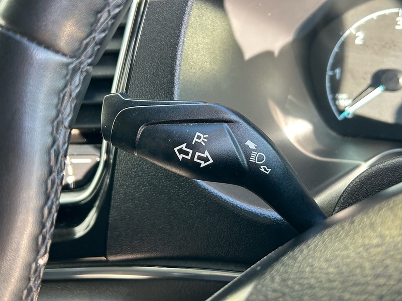 Ford 2.0 320 EcoBlue Titanium Minibus Double Cab 5dr Diesel Auto L2 Euro 6 (s/s) (130 ps)