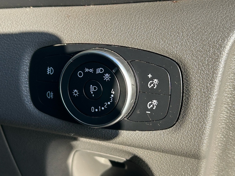 Ford 2.0 320 EcoBlue Titanium Minibus Double Cab 5dr Diesel Auto L2 Euro 6 (s/s) (130 ps)