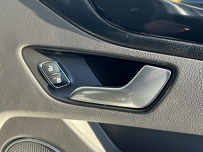 Ford 2.0 320 EcoBlue Titanium Minibus Double Cab 5dr Diesel Auto L2 Euro 6 (s/s) (130 ps)