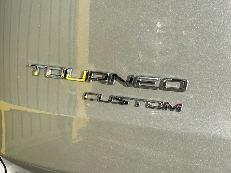 Ford 2.0 320 EcoBlue Titanium Minibus Double Cab 5dr Diesel Auto L2 Euro 6 (s/s) (130 ps)