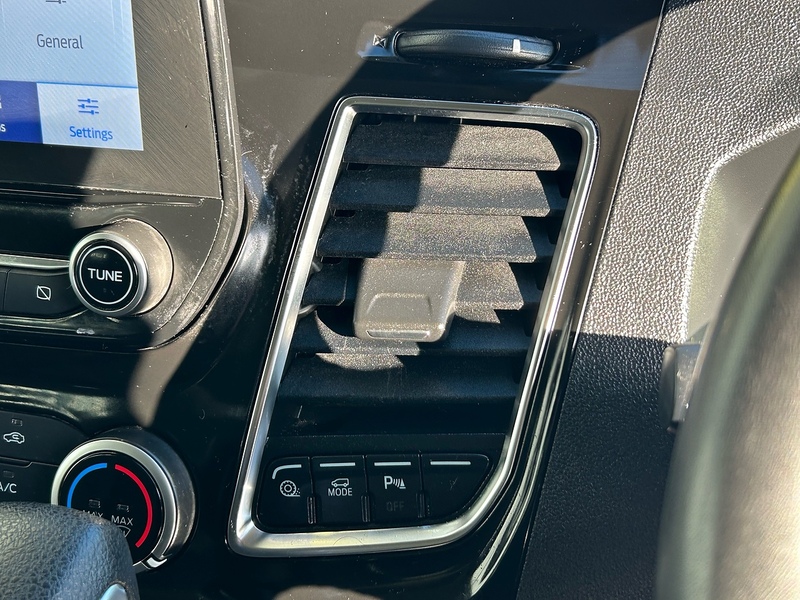 Ford 2.0 320 EcoBlue Titanium Minibus Double Cab 5dr Diesel Auto L2 Euro 6 (s/s) (130 ps)