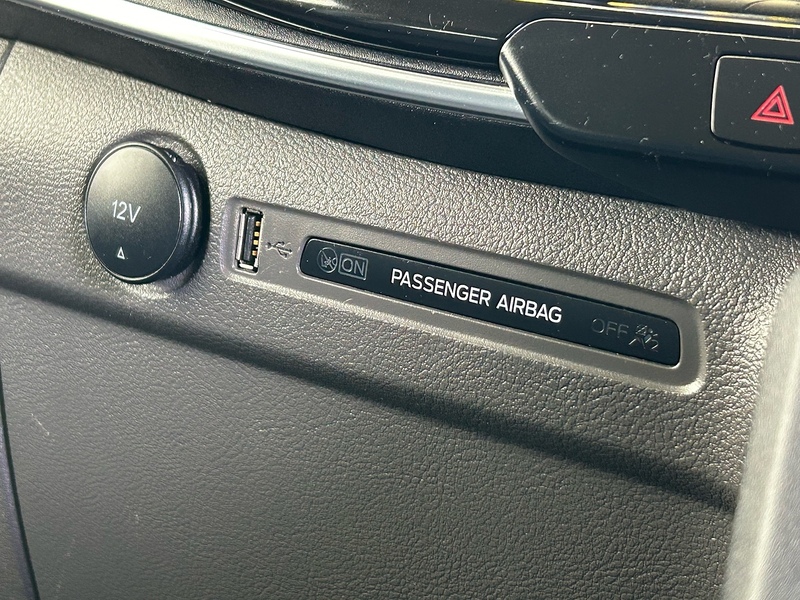 Ford 2.0 320 EcoBlue Titanium Minibus Double Cab 5dr Diesel Auto L2 Euro 6 (s/s) (130 ps)