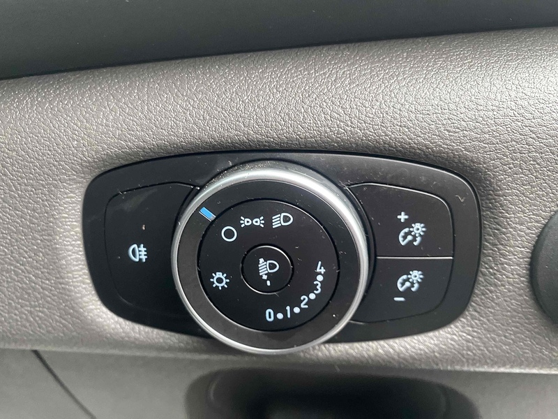 Ford 2.0 350 EcoBlue HD Leader Chassis Cab 2dr Diesel Manual RWD L4 Euro 6 (s/s) (DRW) (130 ps) 2.0 2dr Luton Van Manual Diesel