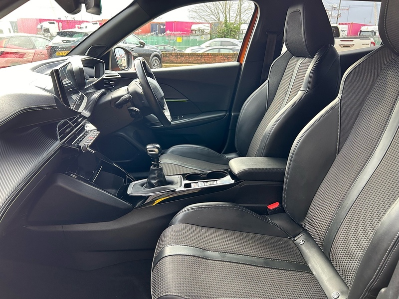 Peugeot 1.2 PureTech GT SUV 5dr Petrol Manual Euro 6 (s/s) (130 ps)