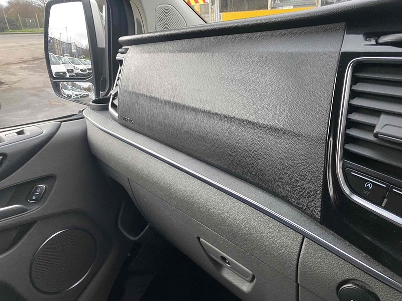 Ford 2.0 320 EcoBlue Titanium Minibus Double Cab 5dr Diesel Auto L2 Euro 6 (s/s) (130 ps)