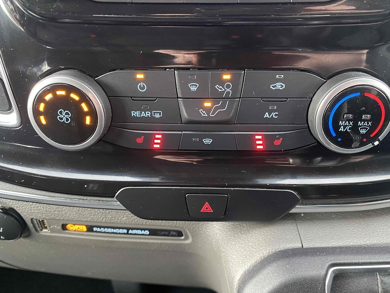 Ford 2.0 320 EcoBlue Titanium Minibus Double Cab 5dr Diesel Auto L2 Euro 6 (s/s) (130 ps)