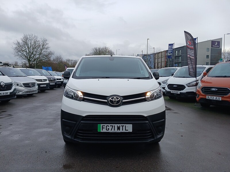 Toyota 50KWh Icon Medium Panel Van 6dr Electric Auto MWB (7kW OBC) (136 bhp)