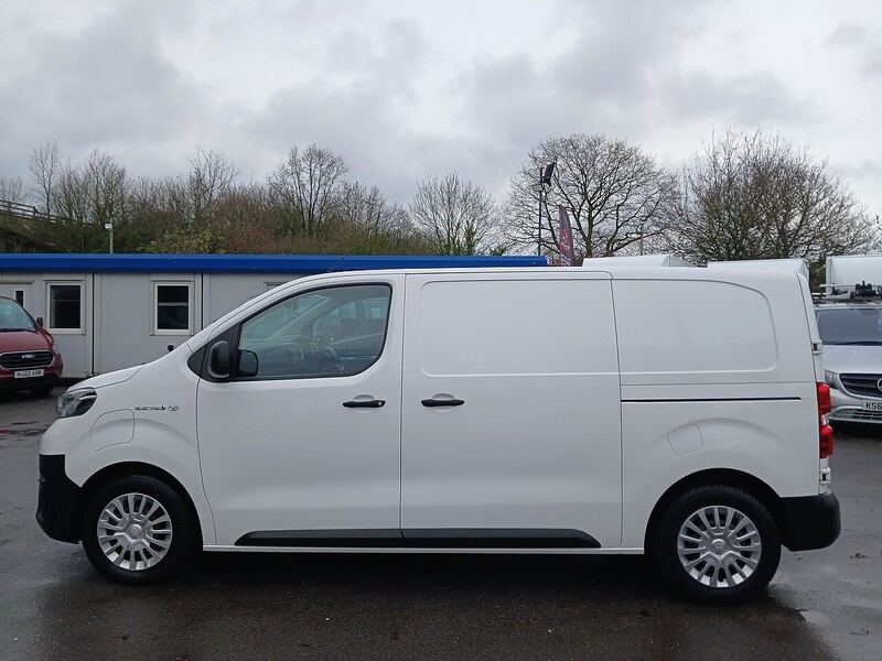 Toyota 50KWh Icon Medium Panel Van 6dr Electric Auto MWB (7kW OBC) (136 bhp)
