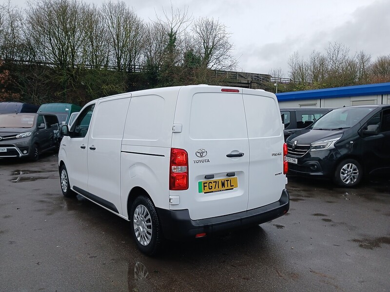 Toyota 50KWh Icon Medium Panel Van 6dr Electric Auto MWB (7kW OBC) (136 bhp)