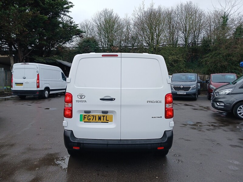Toyota 50KWh Icon Medium Panel Van 6dr Electric Auto MWB (7kW OBC) (136 bhp)
