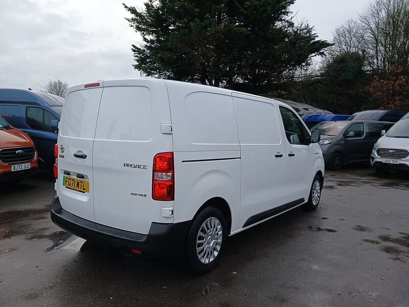 Toyota 50KWh Icon Medium Panel Van 6dr Electric Auto MWB (7kW OBC) (136 bhp)