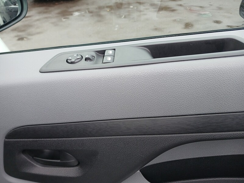 Toyota 50KWh Icon Medium Panel Van 6dr Electric Auto MWB (7kW OBC) (136 bhp)