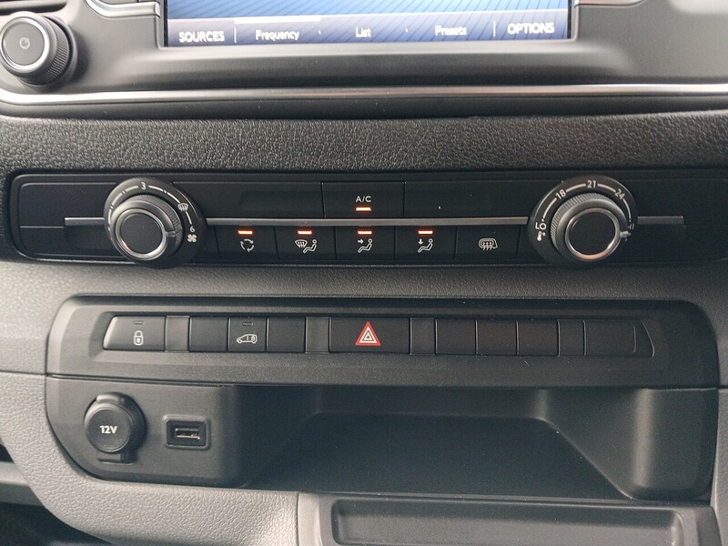 Toyota 50KWh Icon Medium Panel Van 6dr Electric Auto MWB (7kW OBC) (136 bhp)