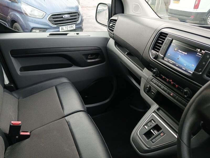 Toyota 50KWh Icon Medium Panel Van 6dr Electric Auto MWB (7kW OBC) (136 bhp)