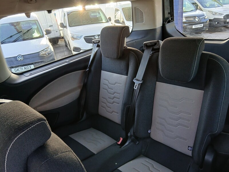 Ford 2.0 310 EcoBlue Titanium Minibus Double Cab 5dr Diesel Auto L2 Euro 6 (s/s) (130 ps)