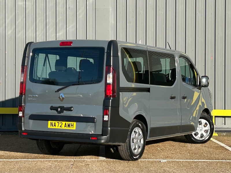 Renault 2.0 dCi SL28 Business Minibus Double Cab 5dr Diesel EDC L1 H1 Euro 6 (s/s) (9 Seat) (150 ps)