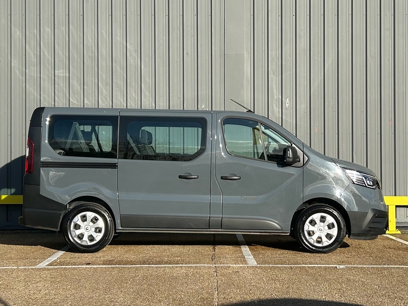 Renault 2.0 dCi SL28 Business Minibus Double Cab 5dr Diesel EDC L1 H1 Euro 6 (s/s) (9 Seat) (150 ps)