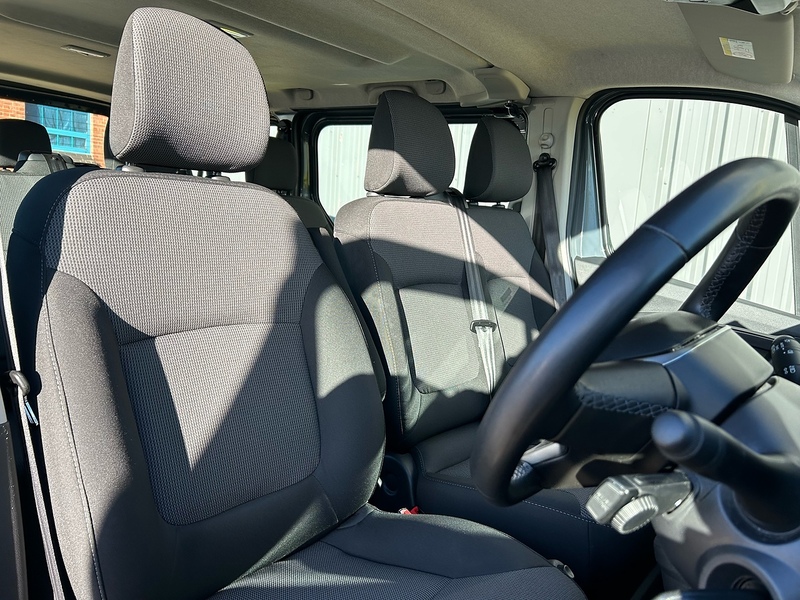 Renault 2.0 dCi SL28 Business Minibus Double Cab 5dr Diesel EDC L1 H1 Euro 6 (s/s) (9 Seat) (150 ps)