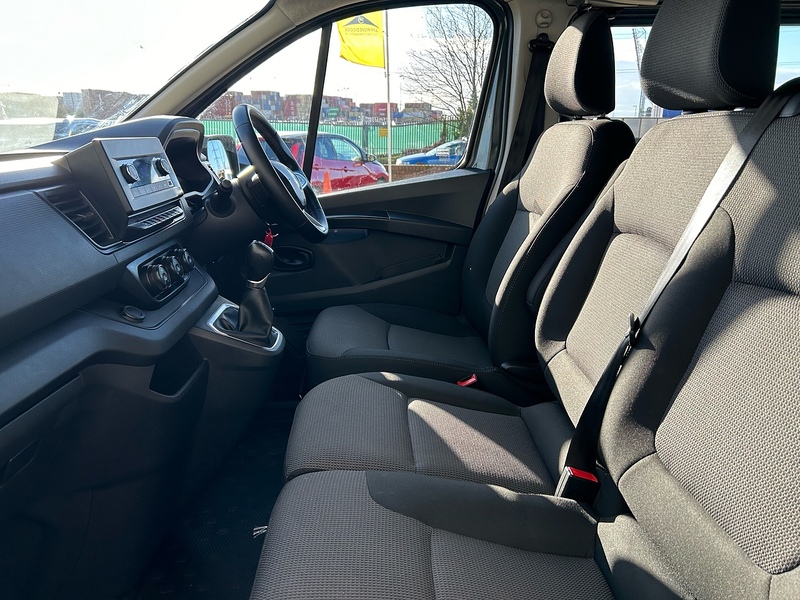 Renault 2.0 dCi SL28 Business Minibus Double Cab 5dr Diesel EDC L1 H1 Euro 6 (s/s) (9 Seat) (150 ps)