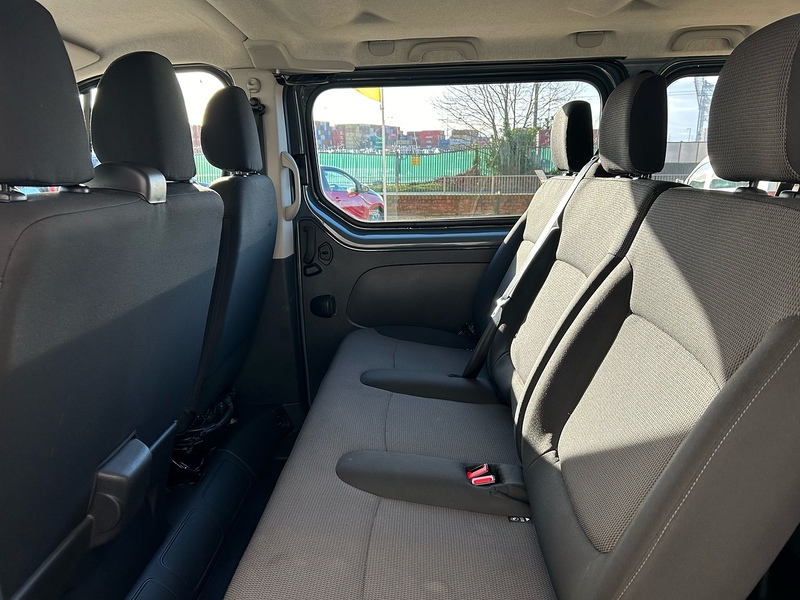 Renault 2.0 dCi SL28 Business Minibus Double Cab 5dr Diesel EDC L1 H1 Euro 6 (s/s) (9 Seat) (150 ps)