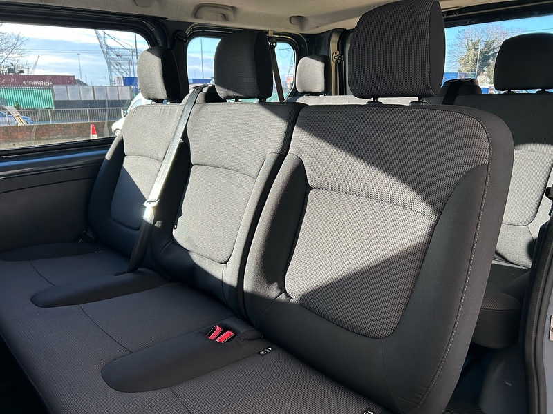 Renault 2.0 dCi SL28 Business Minibus Double Cab 5dr Diesel EDC L1 H1 Euro 6 (s/s) (9 Seat) (150 ps)